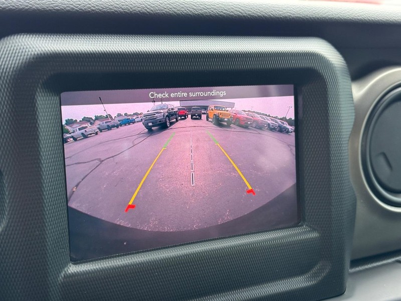 Jeep Wrangler Vehicle Full-screen Gallery Image 19