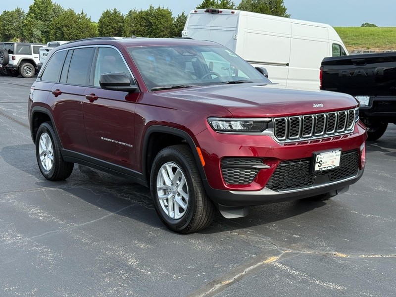 Jeep Grand Cherokee Vehicle Full-screen Gallery Image 2