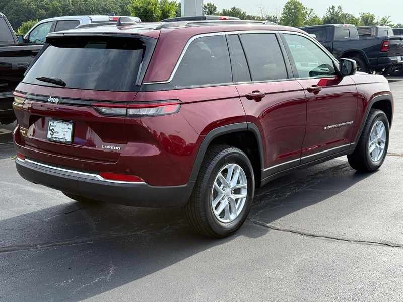 Jeep Grand Cherokee Vehicle Full-screen Gallery Image 3