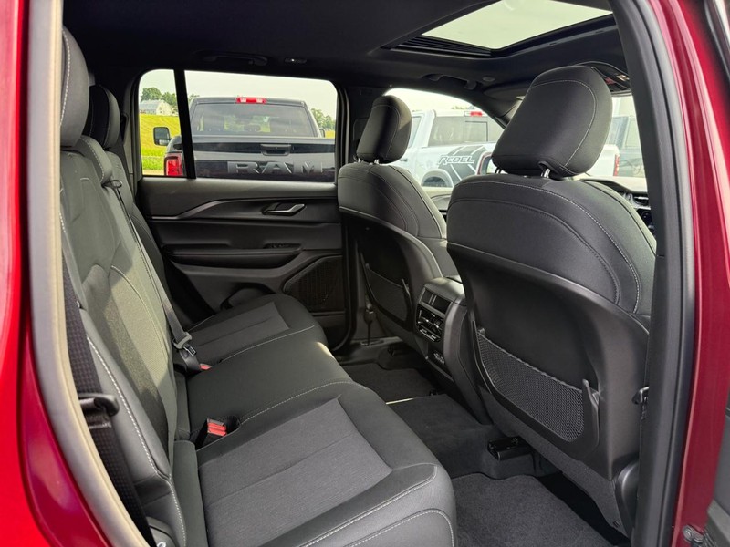 Jeep Grand Cherokee Vehicle Full-screen Gallery Image 5