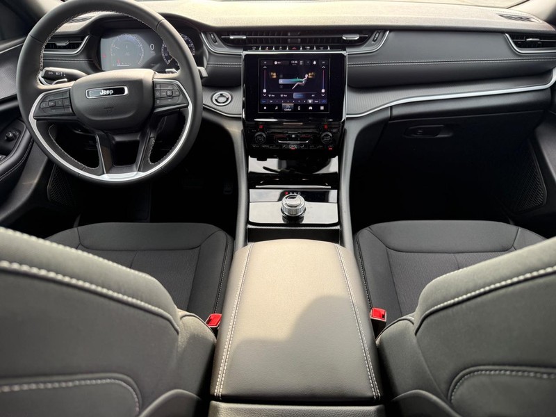 Jeep Grand Cherokee Vehicle Full-screen Gallery Image 6