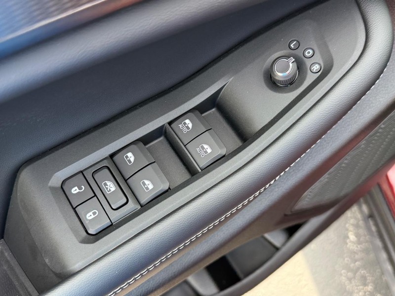 Jeep Grand Cherokee Vehicle Full-screen Gallery Image 9