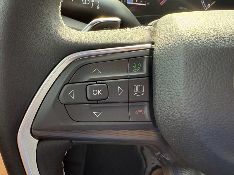 Jeep Grand Cherokee Vehicle Full-screen Gallery Image 11