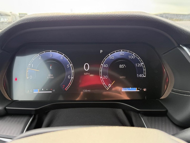 Jeep Grand Cherokee Vehicle Full-screen Gallery Image 13