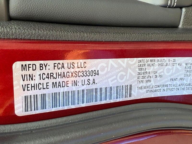 Jeep Grand Cherokee Vehicle Full-screen Gallery Image 15