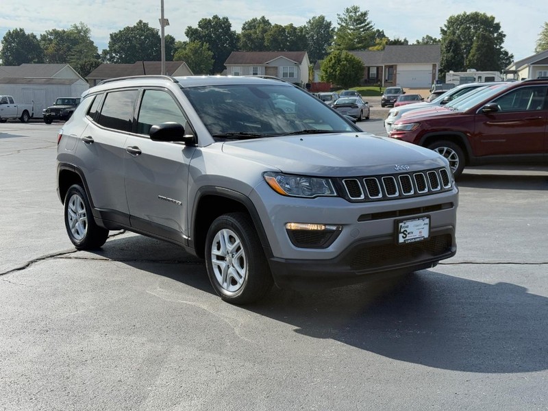 Jeep Compass Vehicle Full-screen Gallery Image 2