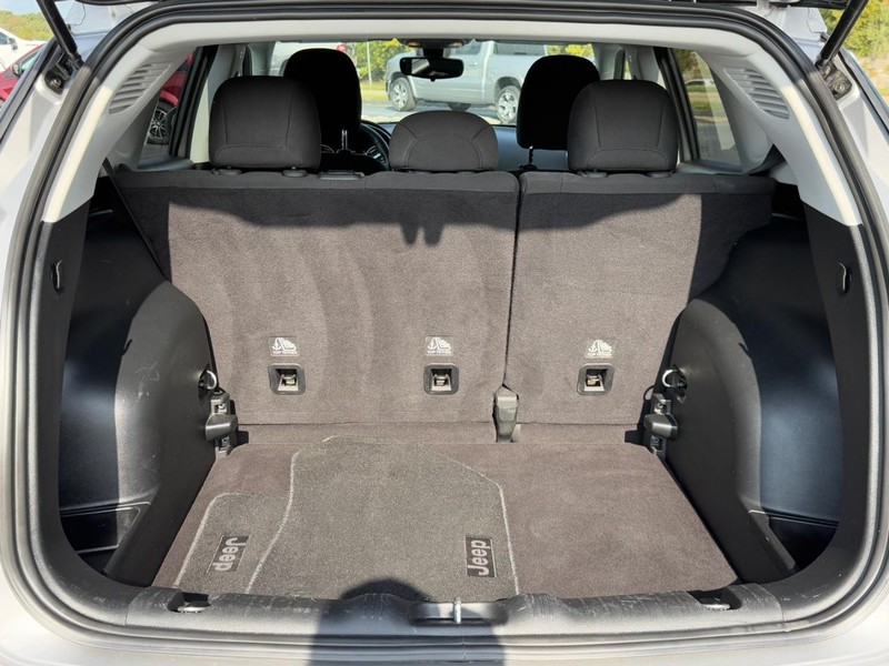 Jeep Compass Vehicle Full-screen Gallery Image 4