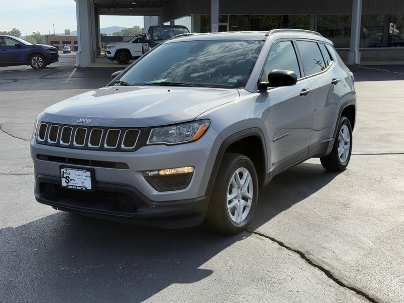 Jeep Compass Vehicle Full-screen Gallery Image 9