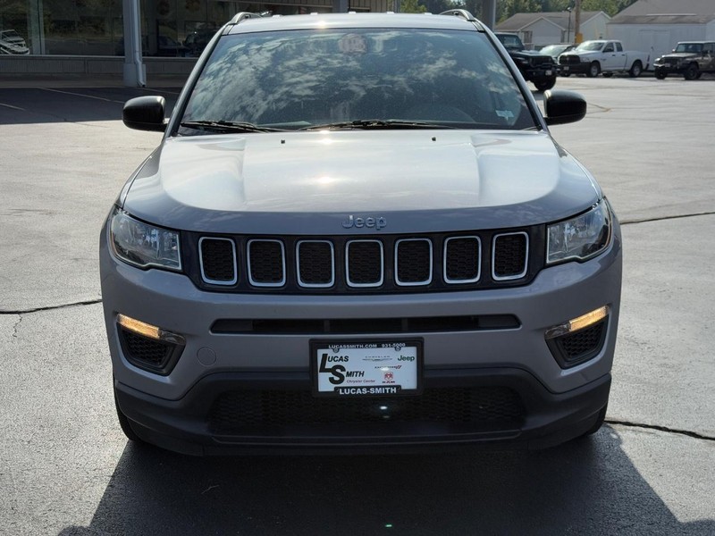 Jeep Compass Vehicle Full-screen Gallery Image 10