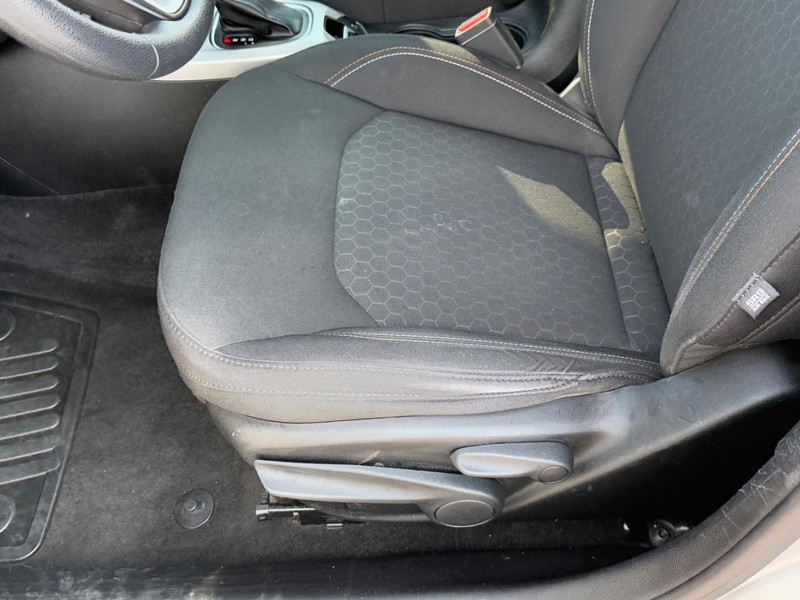 Jeep Compass Vehicle Full-screen Gallery Image 16