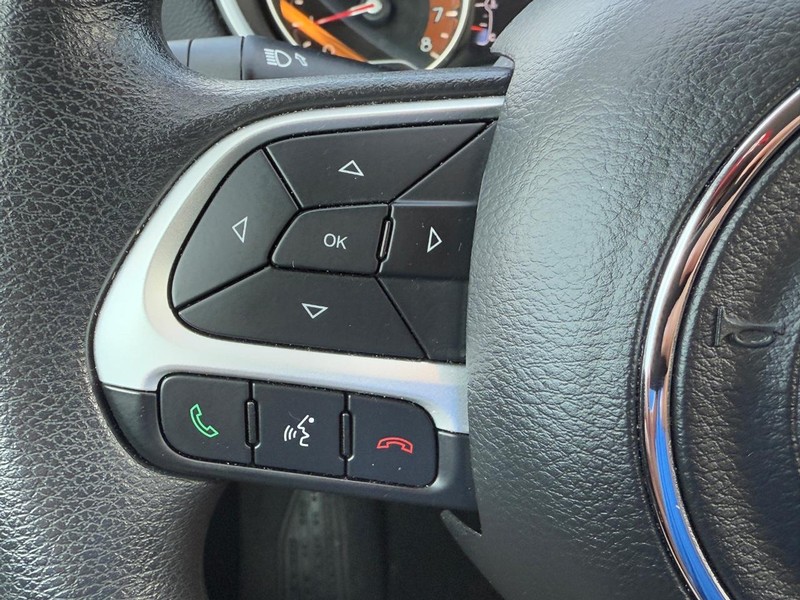 Jeep Compass Vehicle Full-screen Gallery Image 17
