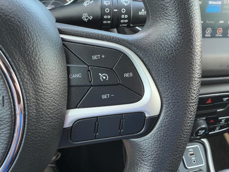 Jeep Compass Vehicle Full-screen Gallery Image 18