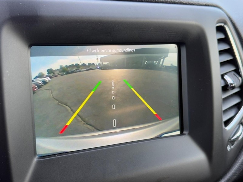 Jeep Compass Vehicle Full-screen Gallery Image 21