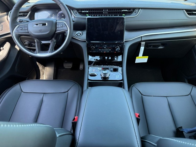 Jeep Grand Cherokee Vehicle Full-screen Gallery Image 7