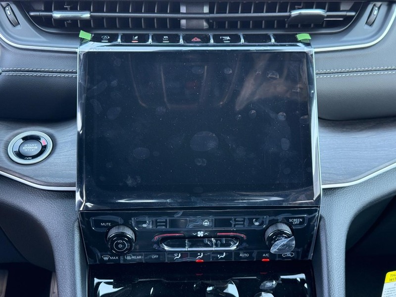 Jeep Grand Cherokee Vehicle Full-screen Gallery Image 9