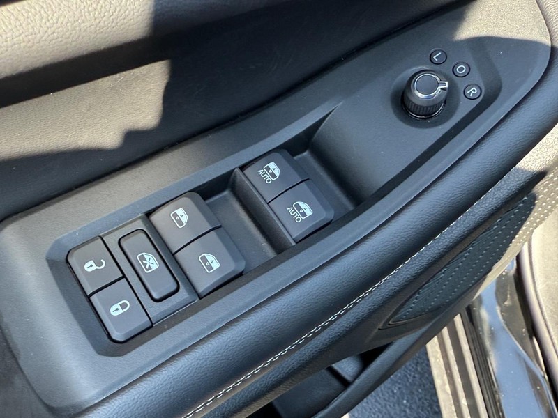 Jeep Grand Cherokee Vehicle Full-screen Gallery Image 10