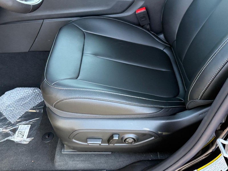 Jeep Grand Cherokee Vehicle Full-screen Gallery Image 12