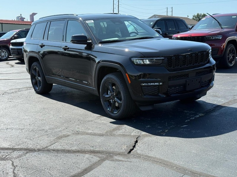 Jeep Grand Cherokee L Vehicle Full-screen Gallery Image 2