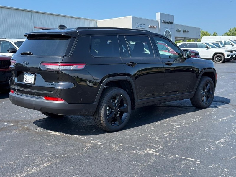 Jeep Grand Cherokee L Vehicle Full-screen Gallery Image 3