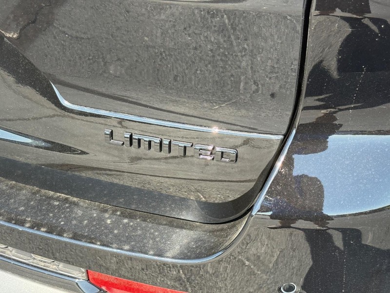 Jeep Grand Cherokee L Vehicle Full-screen Gallery Image 4