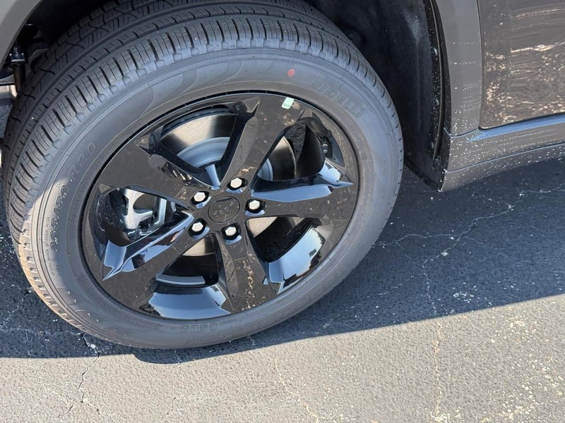 Jeep Grand Cherokee L Vehicle Full-screen Gallery Image 5