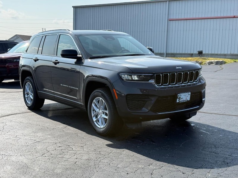 Jeep Grand Cherokee Vehicle Full-screen Gallery Image 2