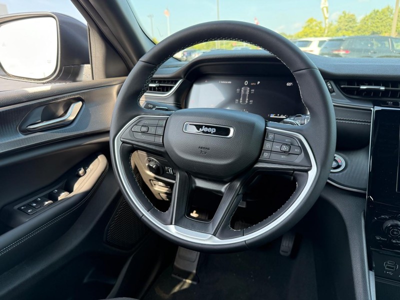 Jeep Grand Cherokee Vehicle Full-screen Gallery Image 7