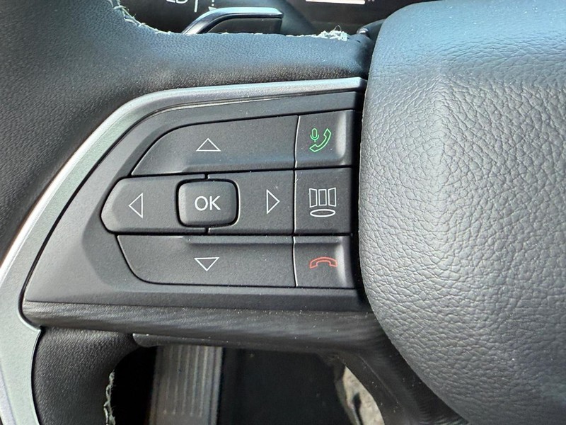Jeep Grand Cherokee Vehicle Full-screen Gallery Image 11