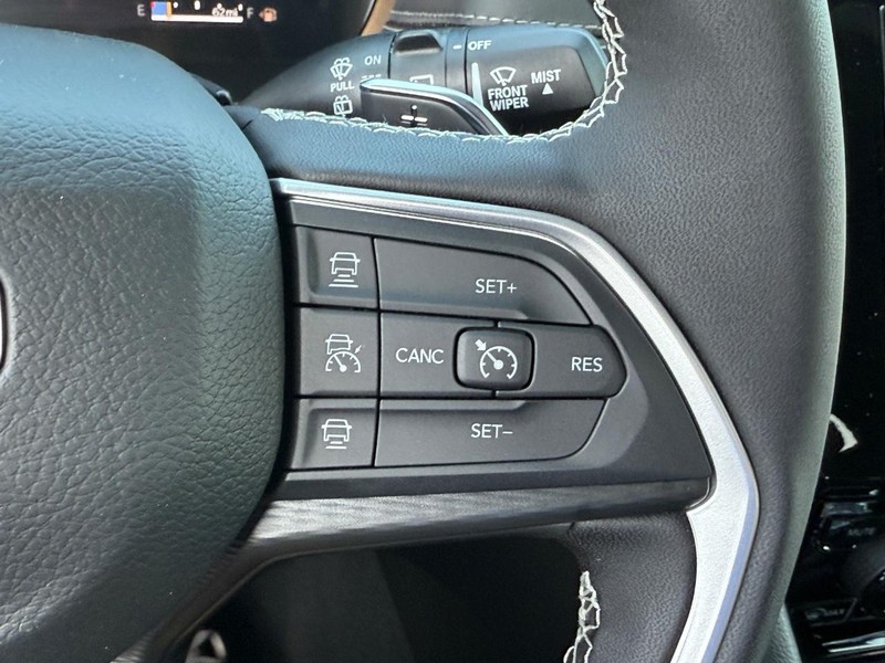 Jeep Grand Cherokee Vehicle Full-screen Gallery Image 12