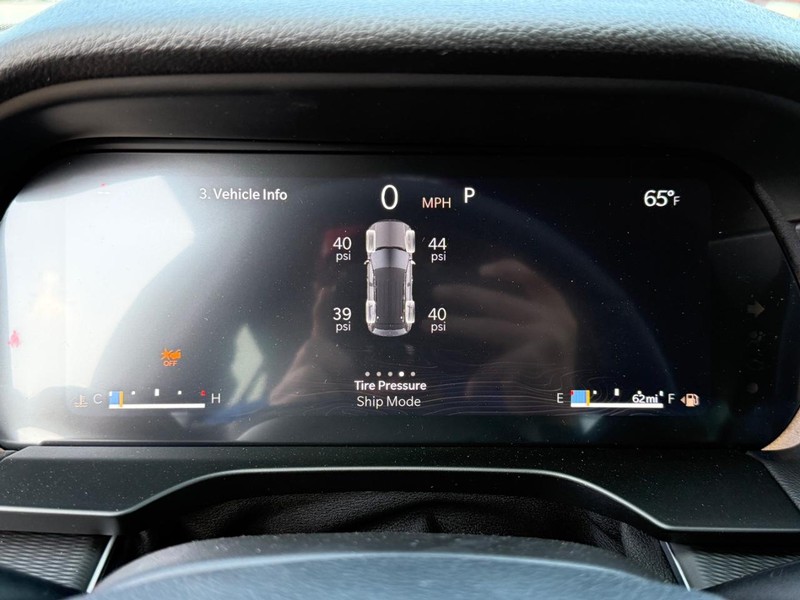 Jeep Grand Cherokee Vehicle Full-screen Gallery Image 13