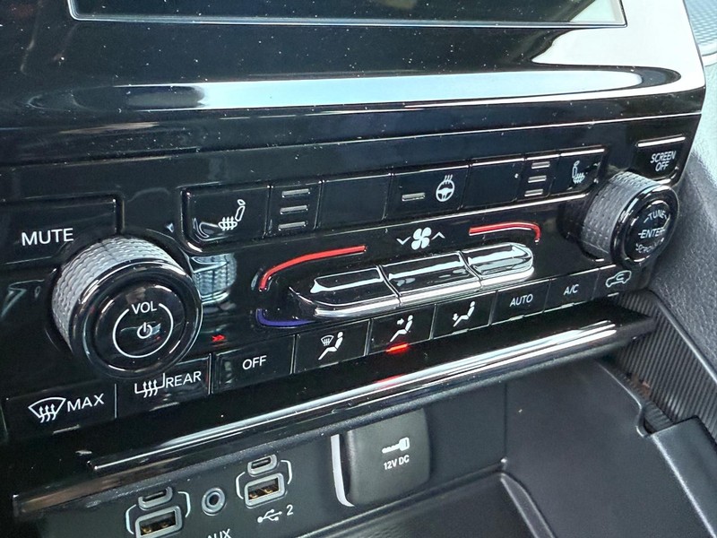 Jeep Grand Cherokee Vehicle Full-screen Gallery Image 14