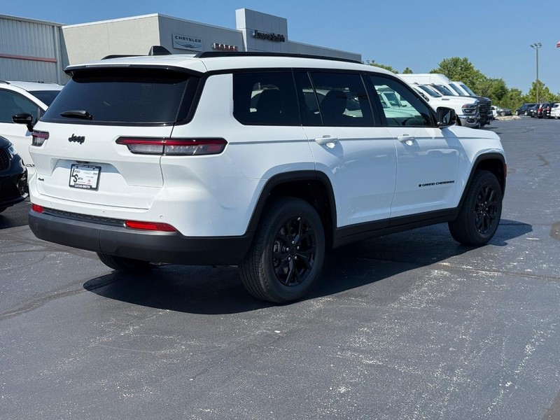 Jeep Grand Cherokee L Vehicle Full-screen Gallery Image 3