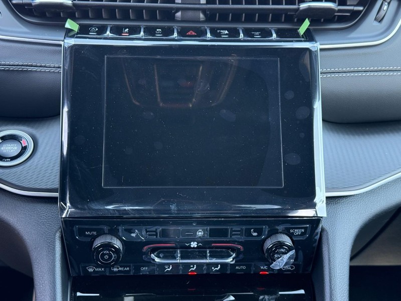 Jeep Grand Cherokee L Vehicle Full-screen Gallery Image 9