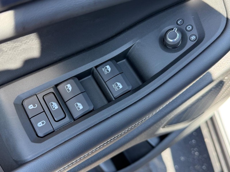 Jeep Grand Cherokee L Vehicle Full-screen Gallery Image 10