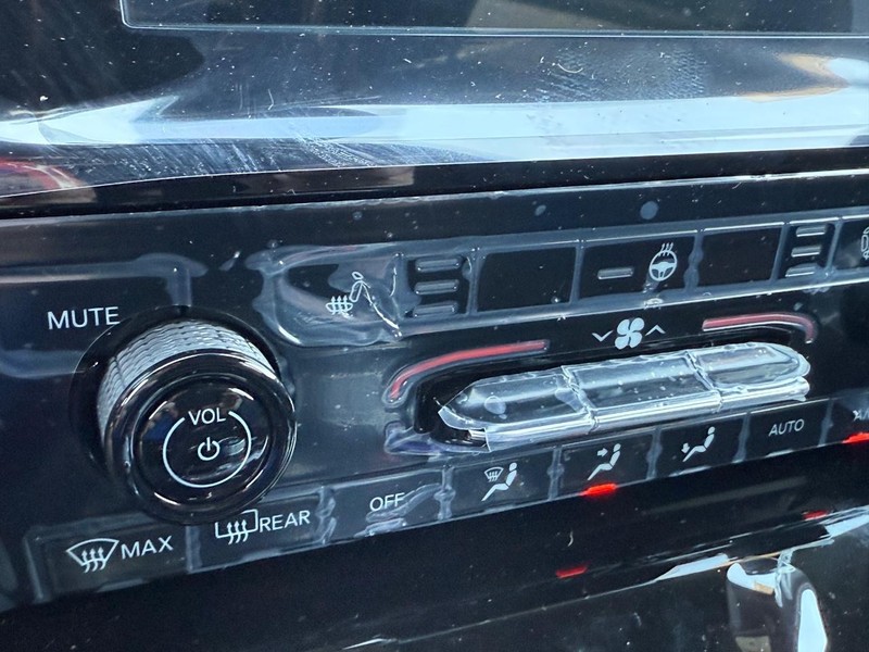 Jeep Grand Cherokee L Vehicle Full-screen Gallery Image 15