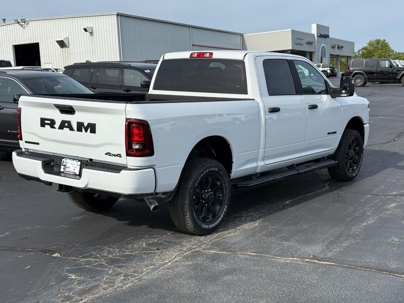 Ram 2500 Vehicle Full-screen Gallery Image 3