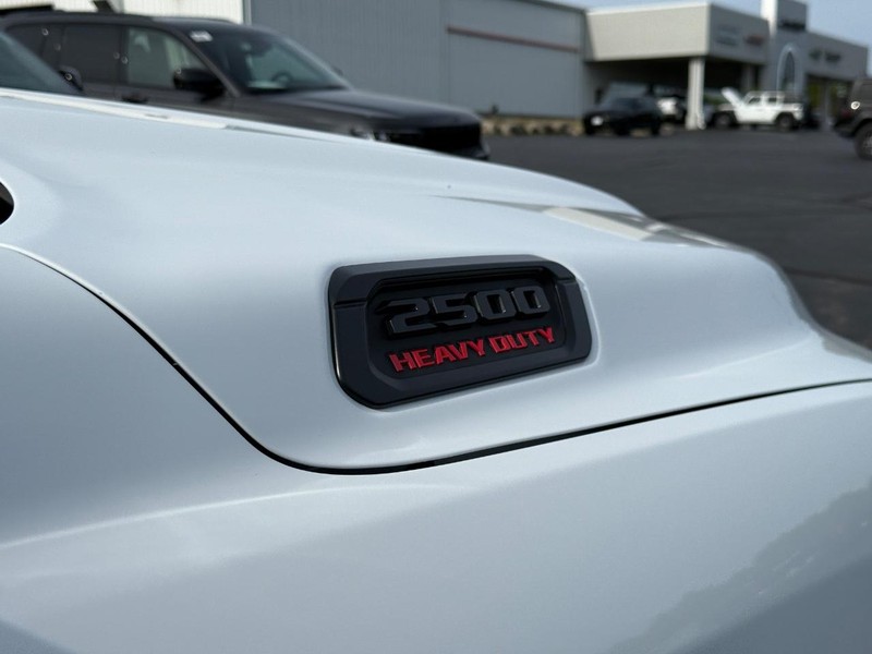 Ram 2500 Vehicle Full-screen Gallery Image 4