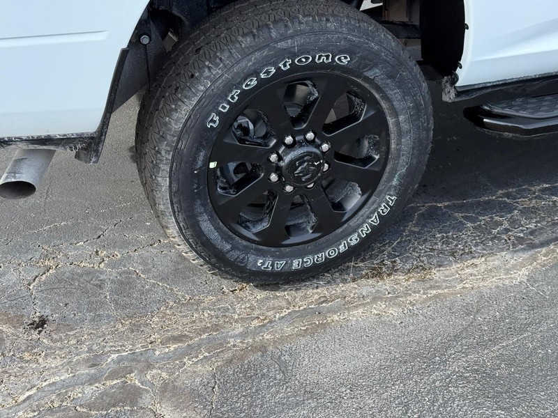 Ram 2500 Vehicle Full-screen Gallery Image 5