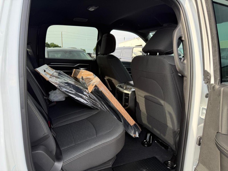 Ram 2500 Vehicle Full-screen Gallery Image 6