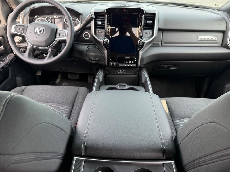 Ram 2500 Vehicle Full-screen Gallery Image 7