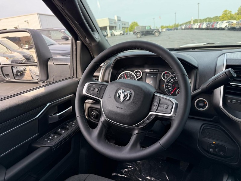 Ram 2500 Vehicle Full-screen Gallery Image 8