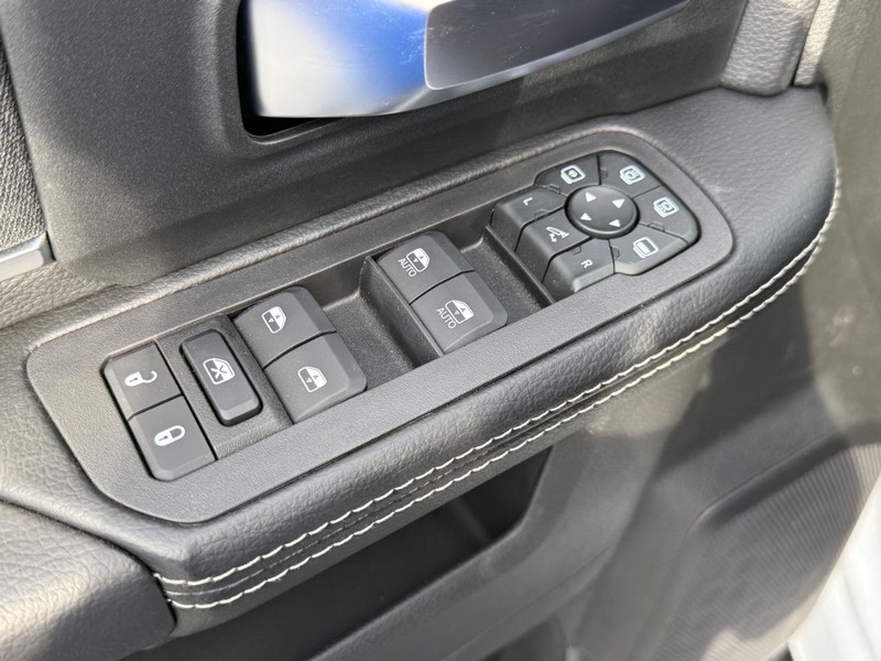 Ram 2500 Vehicle Full-screen Gallery Image 10