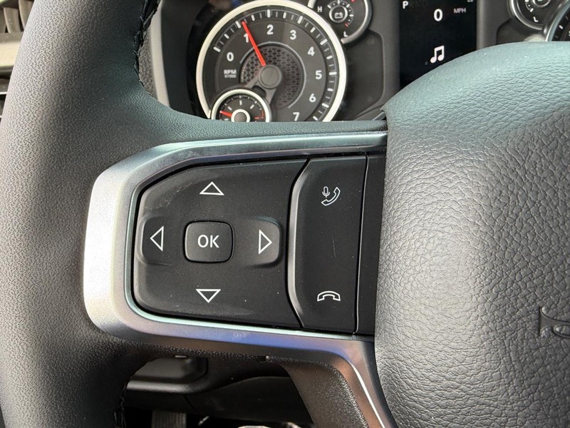 Ram 2500 Vehicle Full-screen Gallery Image 13