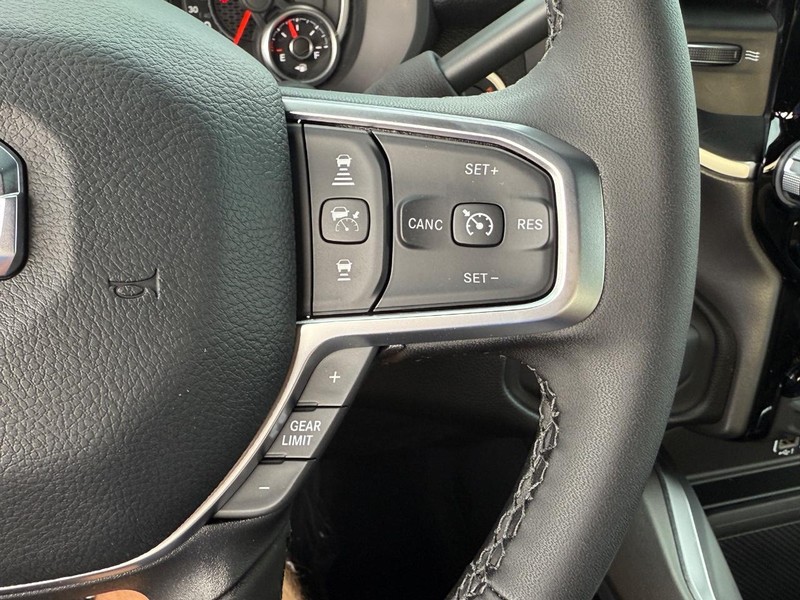 Ram 2500 Vehicle Full-screen Gallery Image 14