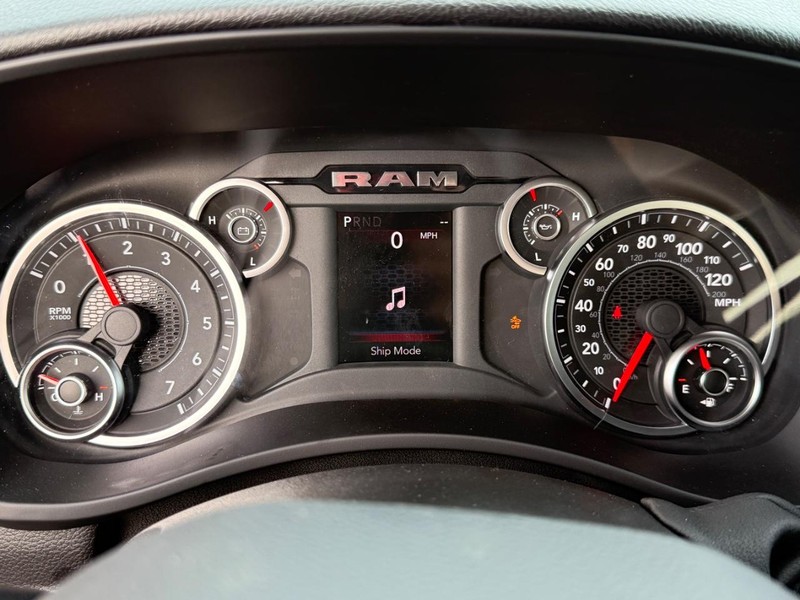 Ram 2500 Vehicle Full-screen Gallery Image 15