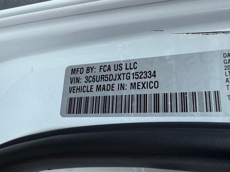 Ram 2500 Vehicle Full-screen Gallery Image 16