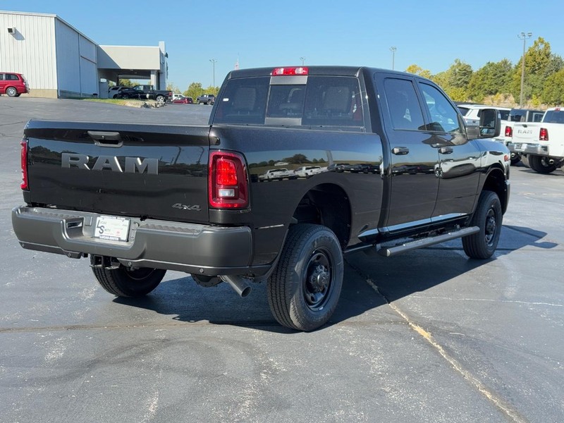 Ram 2500 Vehicle Full-screen Gallery Image 3