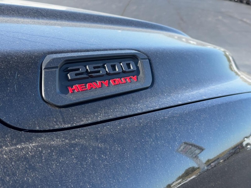 Ram 2500 Vehicle Full-screen Gallery Image 5