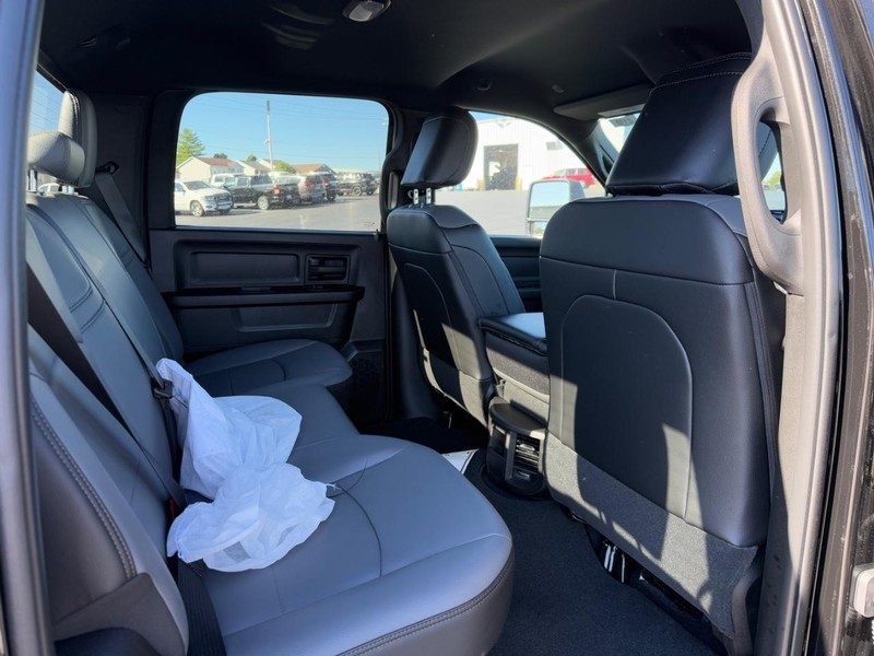 Ram 2500 Vehicle Full-screen Gallery Image 6