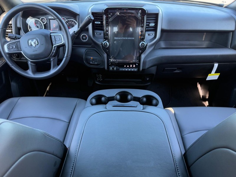 Ram 2500 Vehicle Full-screen Gallery Image 7